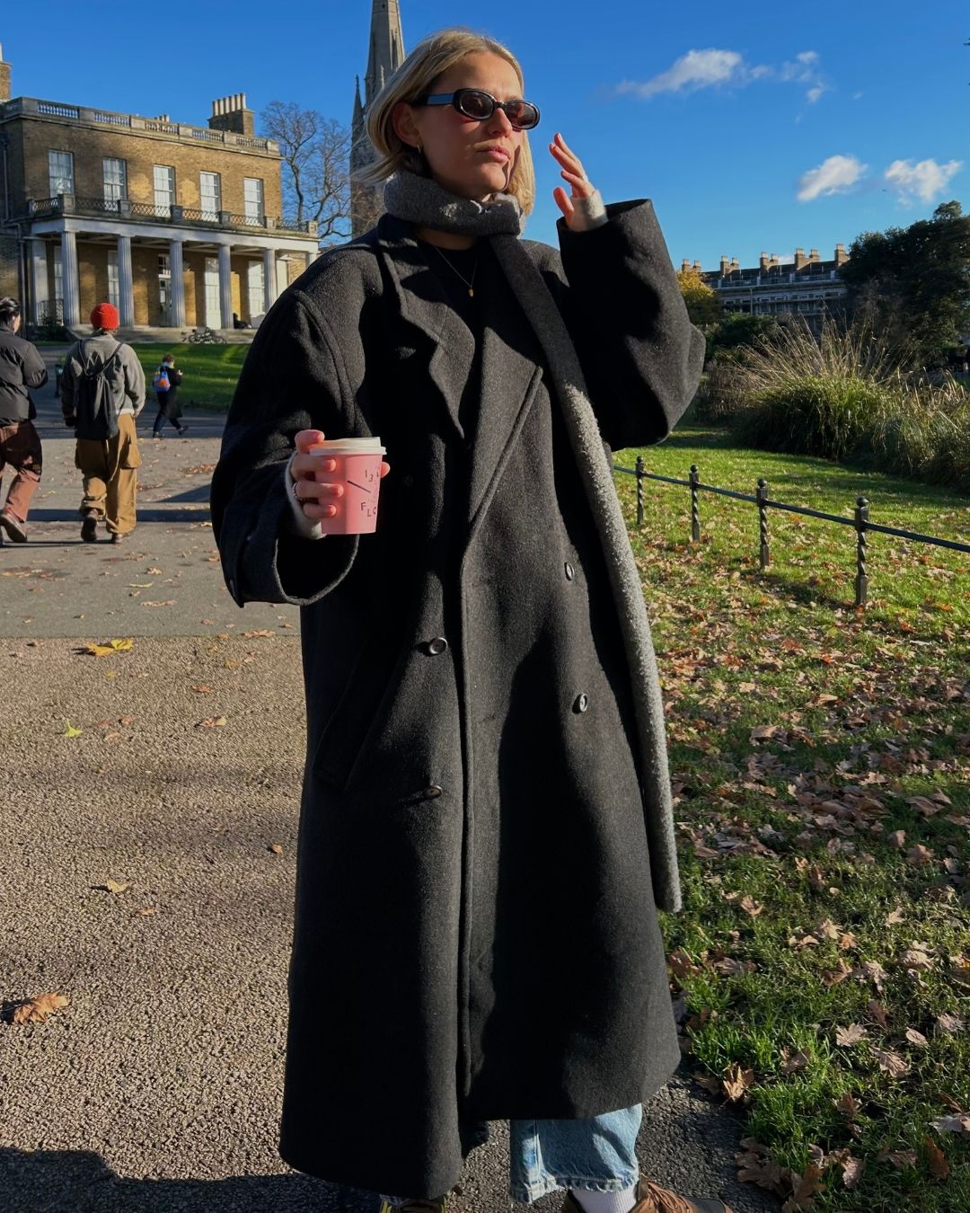 ejNr2G6ds8p6gWpBZwg3hj-320-80 私は Z 世代の編集者です。私の検索履歴全体がこのトレンドのコート スタイルです