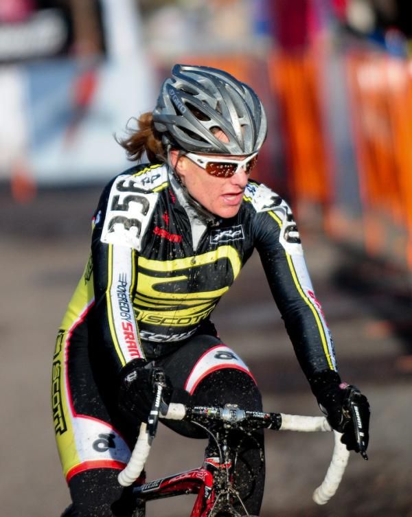 Kerry Barnholt (Scott Ritchey) taking the lead of the 35-39 race.