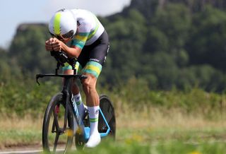 Australias Oscar Chamberlain rides to win the mens Junior Individual Time Trial in Stirling during the UCI Cycling World Championships in Scotland on August 11 2023 Photo by Adrian DENNIS AFP Photo by ADRIAN DENNISAFP via Getty Images