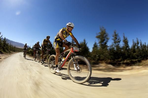 Kevin Evans of MTN Qhubeka Topeak Ergon takes a turn in the lead