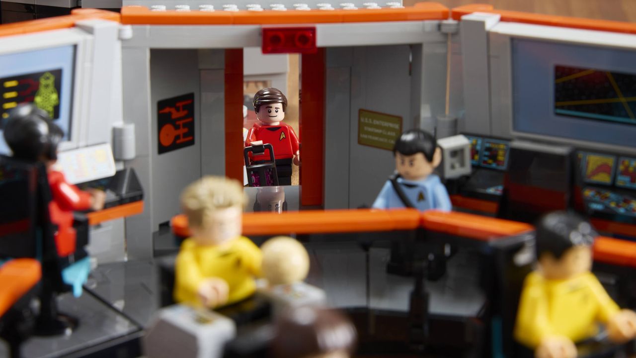 Minifigure Scotty looking through the turbo lift door onto the bridge