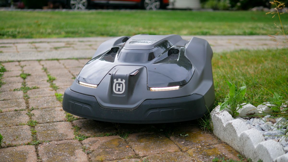 Husqvarna Automower 450XH EPOS robotic lawn mower cutting lawn.