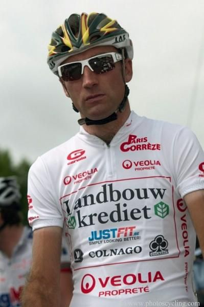 Bert De Waele (Landbouwkrediet) wears the points leader's jersey on the start line since the classification leader, Samuel Dumoulin, wears the leader's jersey.