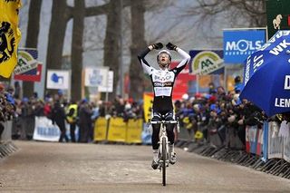 Niels Albert (BKCP-Powerplus) gives his victory salute