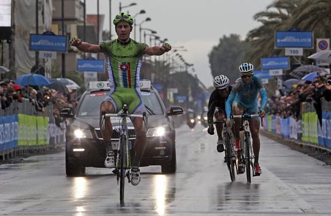 Peter Sagan (Cannondale) out sprints his breakaway companions for the win