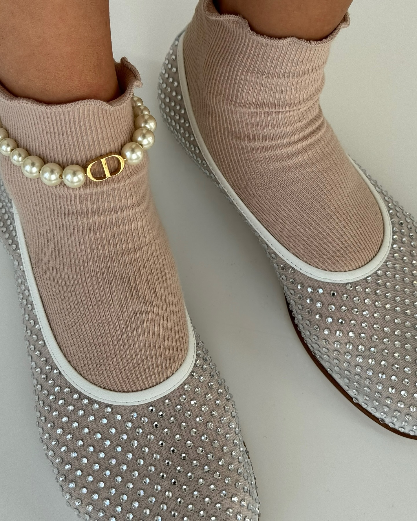Influencer wears a pearl anklet.