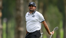 Eugenio Chacarra reacts after missing a putt