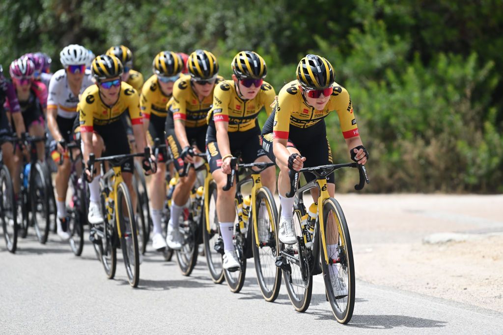 OLBIA ITALY JULY 09 Maud Oudeman of The Netherlands and Team JumboVisma leads the peloton during the 34th Giro dItalia Donne 2023 Stage 9 a 12685km stage from Sassari to Olbia UCIWWT on July 09 2023 in Olbia Italy Photo by Dario BelingheriGetty Images