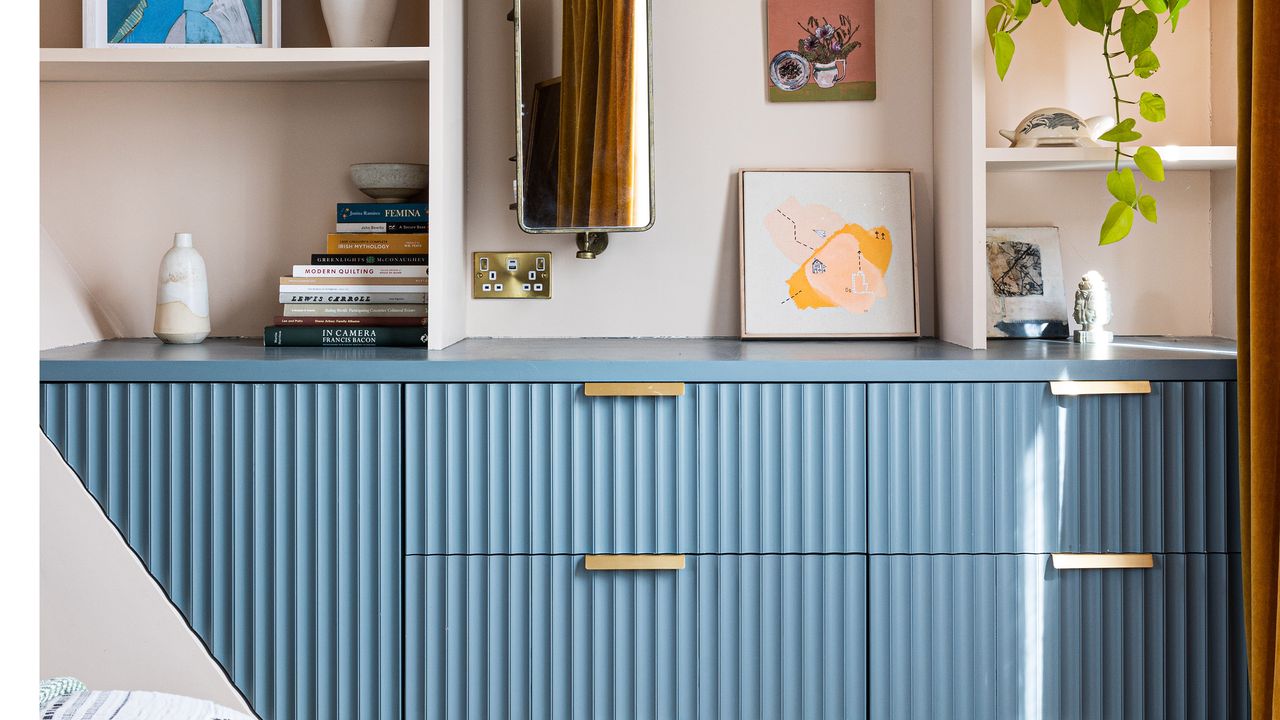 Bedroom with blue chest of drawers 