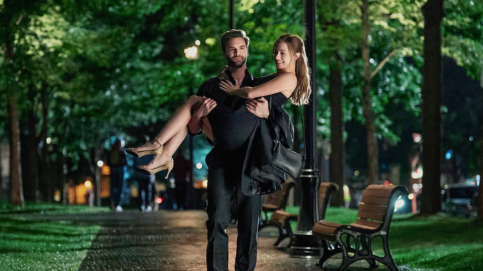 Tom Bateman as Dr. Adam Carlsen and Lili Reinhart as Olive in "The Love Hypothesis" on Prime Video
