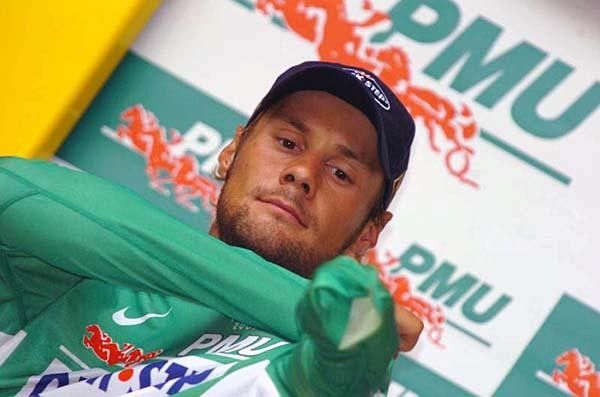 Boonen puts on 'his' shirt.