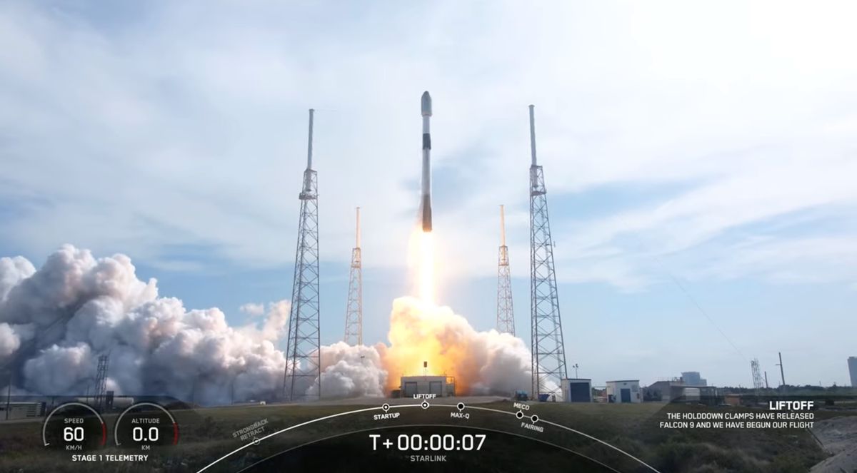 SpaceX startet 56 Starlink-Satelliten, eine Bodenrakete ins Meer