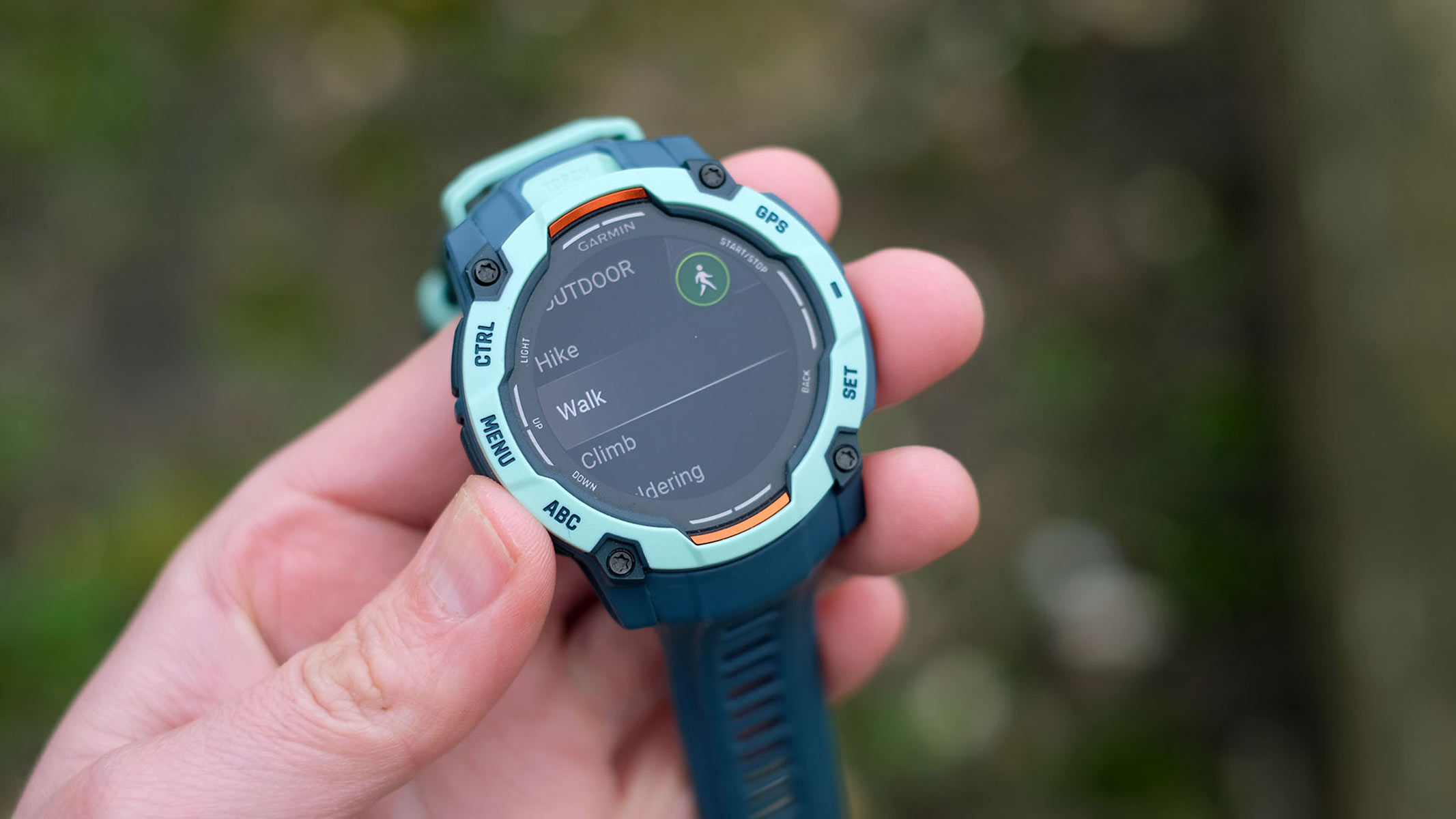 Garmin Instinct 3, o imagine apropiată a ecranului modurilor de activitate