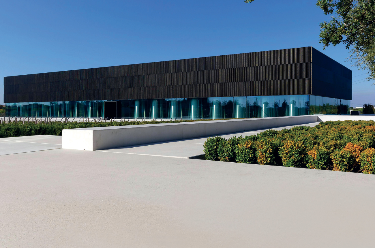 Ch&acirc;teau P&eacute;desclaux, Bordeaux winery architecture