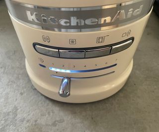 A close up of the controls on the KitchenAid Pro Line 2-Slice Toaster