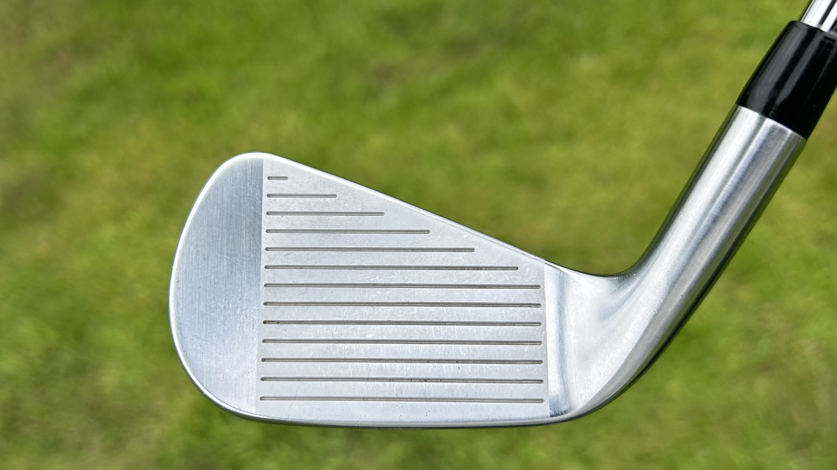 Photo of the clubface of the 2019 t100