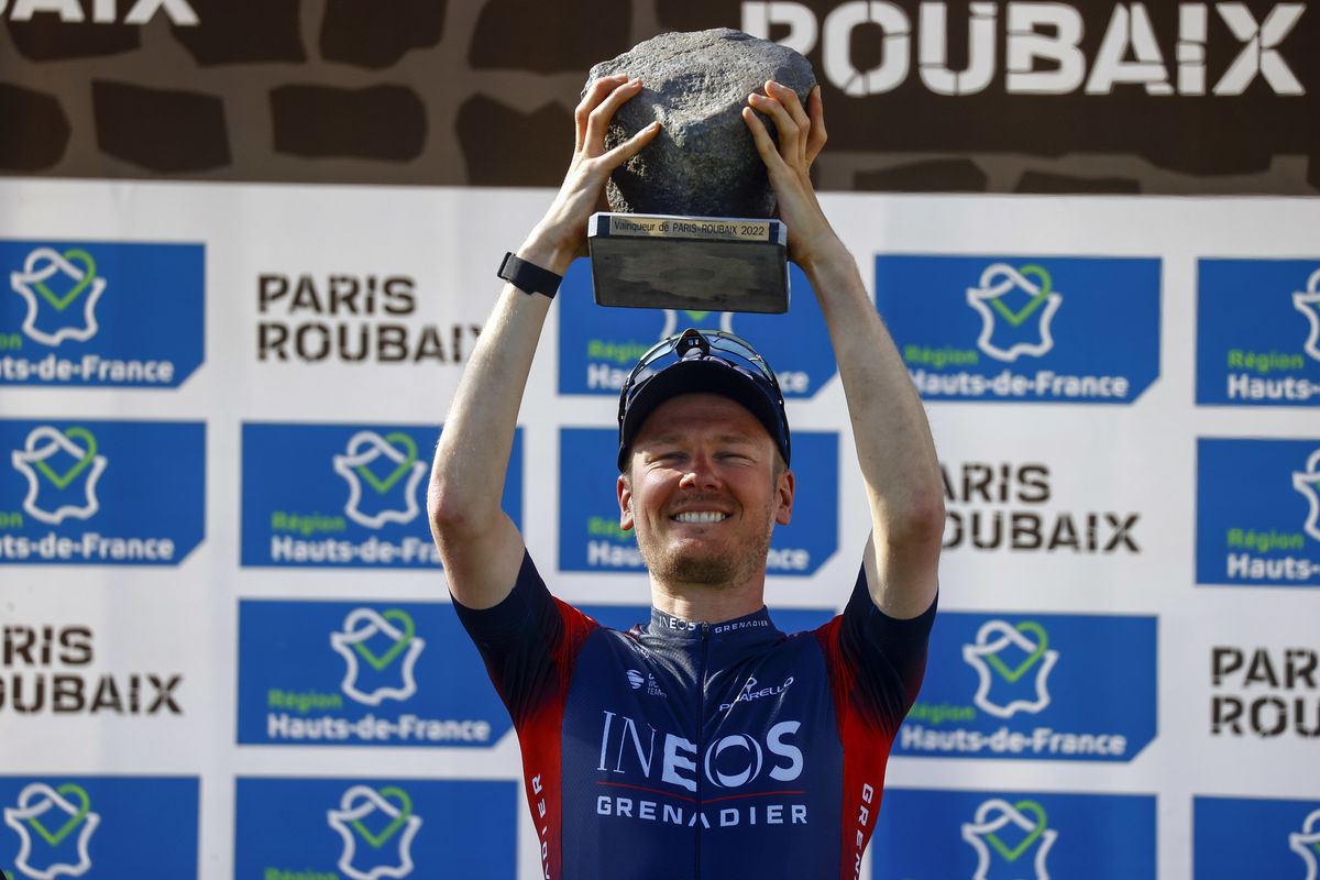 Paris Roubaix 2022 - 119th Edition - Compiegne - Roubaix 257.2 km - 17/04/2022 - Dylan Van Baarle (NED - INEOS Grenadiers) - photo Luca Bettini/SprintCyclingAgency&Acirc;&copy;2022