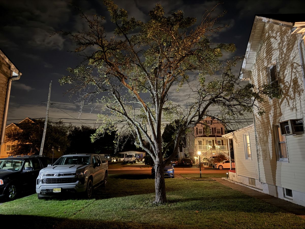 Apple iPhone 16 Pro Max low light sample.