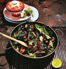 Hoi Mangpu Op Thai mussels