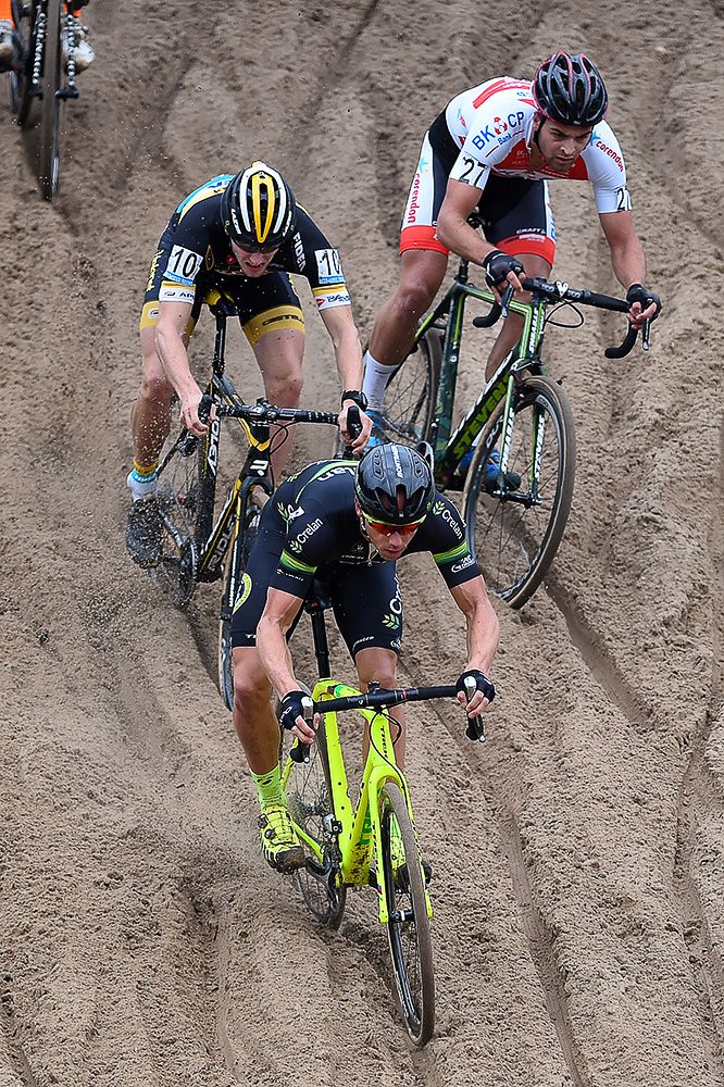 Nys leads the pack downhill