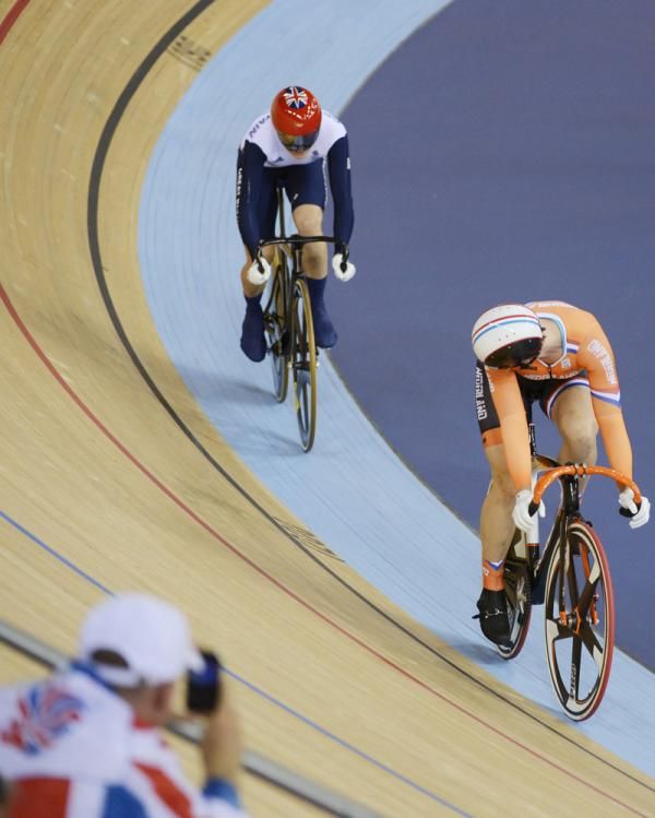 Willy Kanis (Netherlands) checks on Victoria Pendleton (Great Britain) in their 1/8 final match-up.