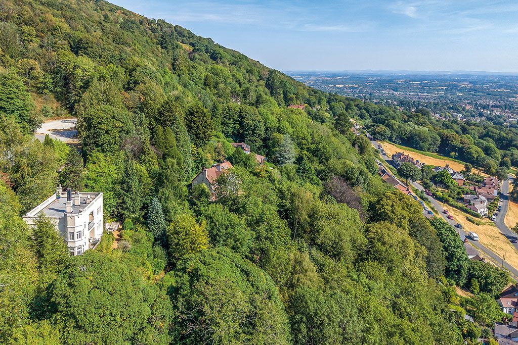 Houses for sale in elevated locations: Monte Cielo, Malvern, Worcestershire