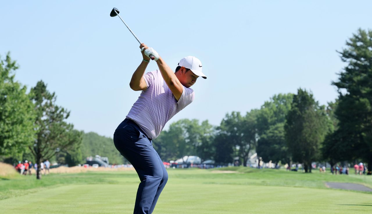 Tom Kim at the top of his backswing