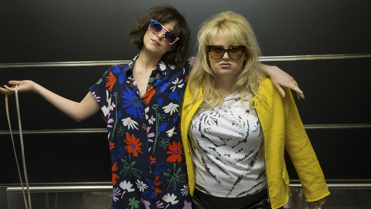 Dakota Johnson and Rebel Wilson in How to be Single people