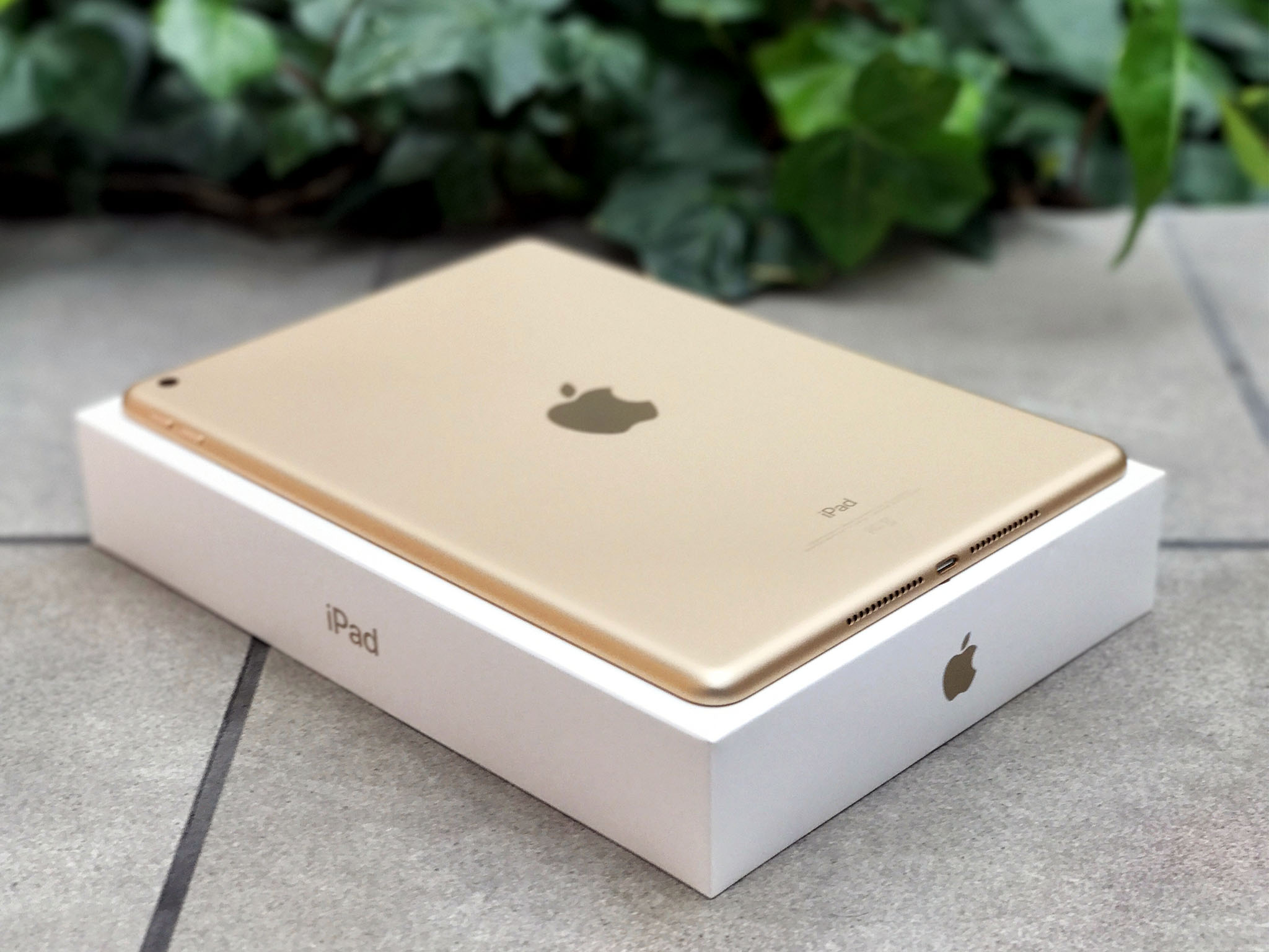 GENUINE Apple iPad 5th Gen. 32GB, Wi-Fi, 9.7in Tablet - GOLD - LATEST ...