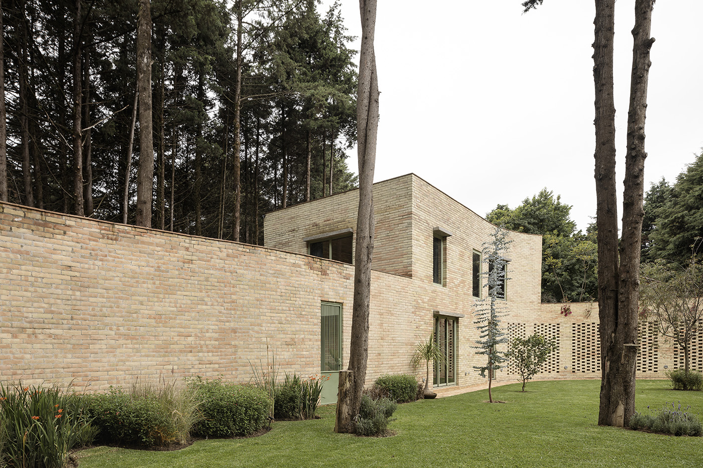 brick facade of Mexican retreat casa jajalpa by lanza