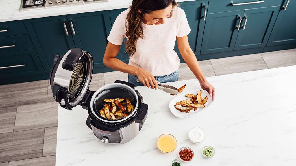 This Smeg-Looking Air Fryer Is 's Deal Of The Day