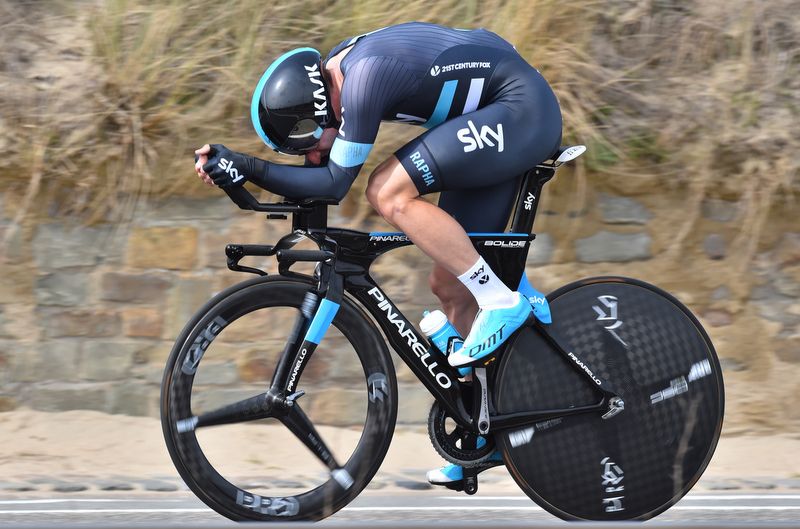 Elia Viviani (Team Sky) puts his head down