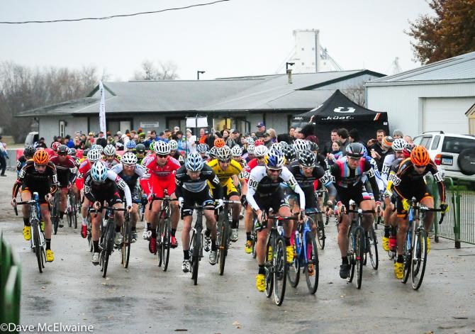 Tim Johnson (Cannondale Cyclocrossworld.com) leading out the men in wet conditions