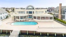 Joe Pesci mansion from the outside