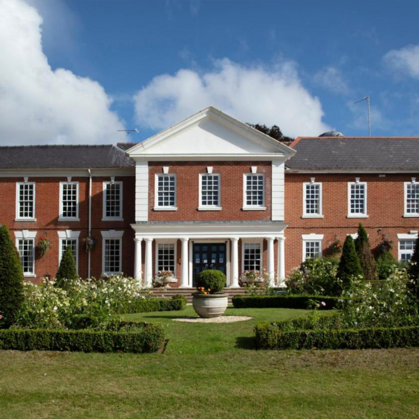 Smart exterior of Best Western Plus Manor Hotel