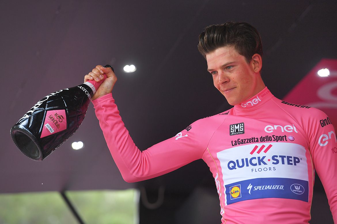 Bob Jungels (Quick-Step Floors) celebrates another day in the maglia rosa