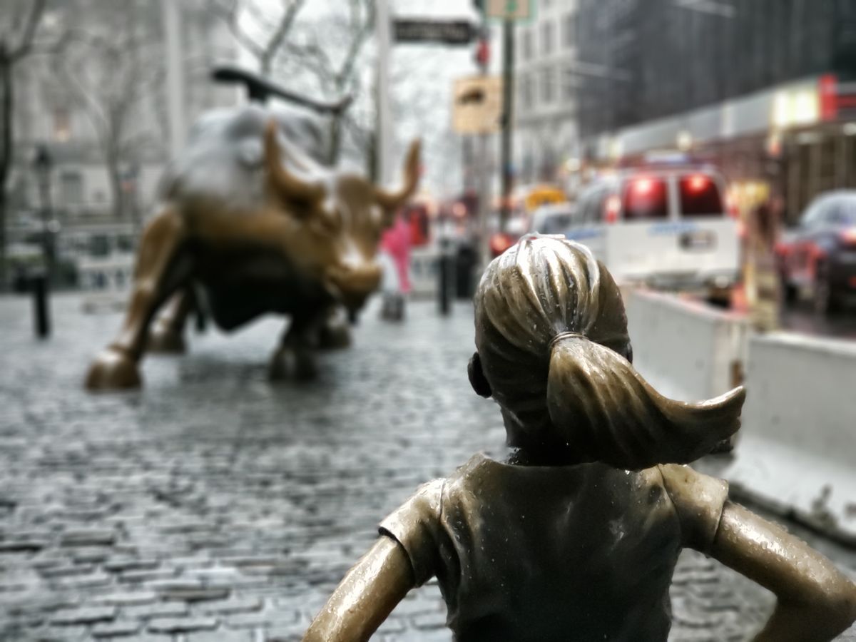 The 'Fearless Girl' statue now in focus using the S9 Plus Live Focus mode