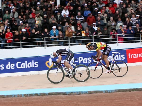Tom Boonen (Quick Step) tries for fourth place but can't come around Roger Hammond (Cervelo TestTeam).