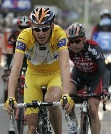 Yellow jersey Robert Gesink came in 1'29 down on stage winner Sylvain Chavanel after having to do all the chasing himself.