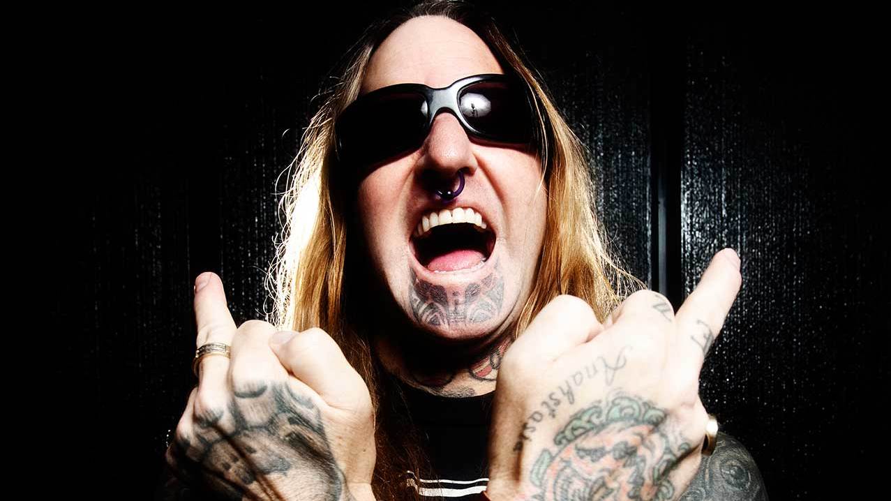 Dez Fafara from Devildriver sticking his middle fingers up