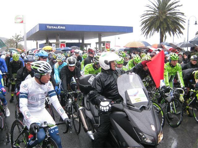 Riders all lined up and awaiting the start