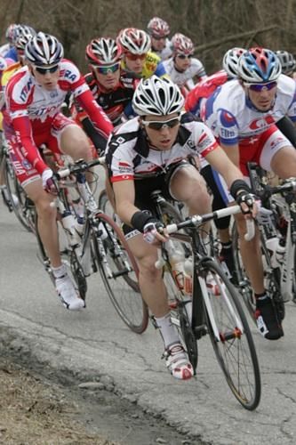 Jose Rodolfo Serpa Perez comes into the finish ahead of Riccardo Ricc