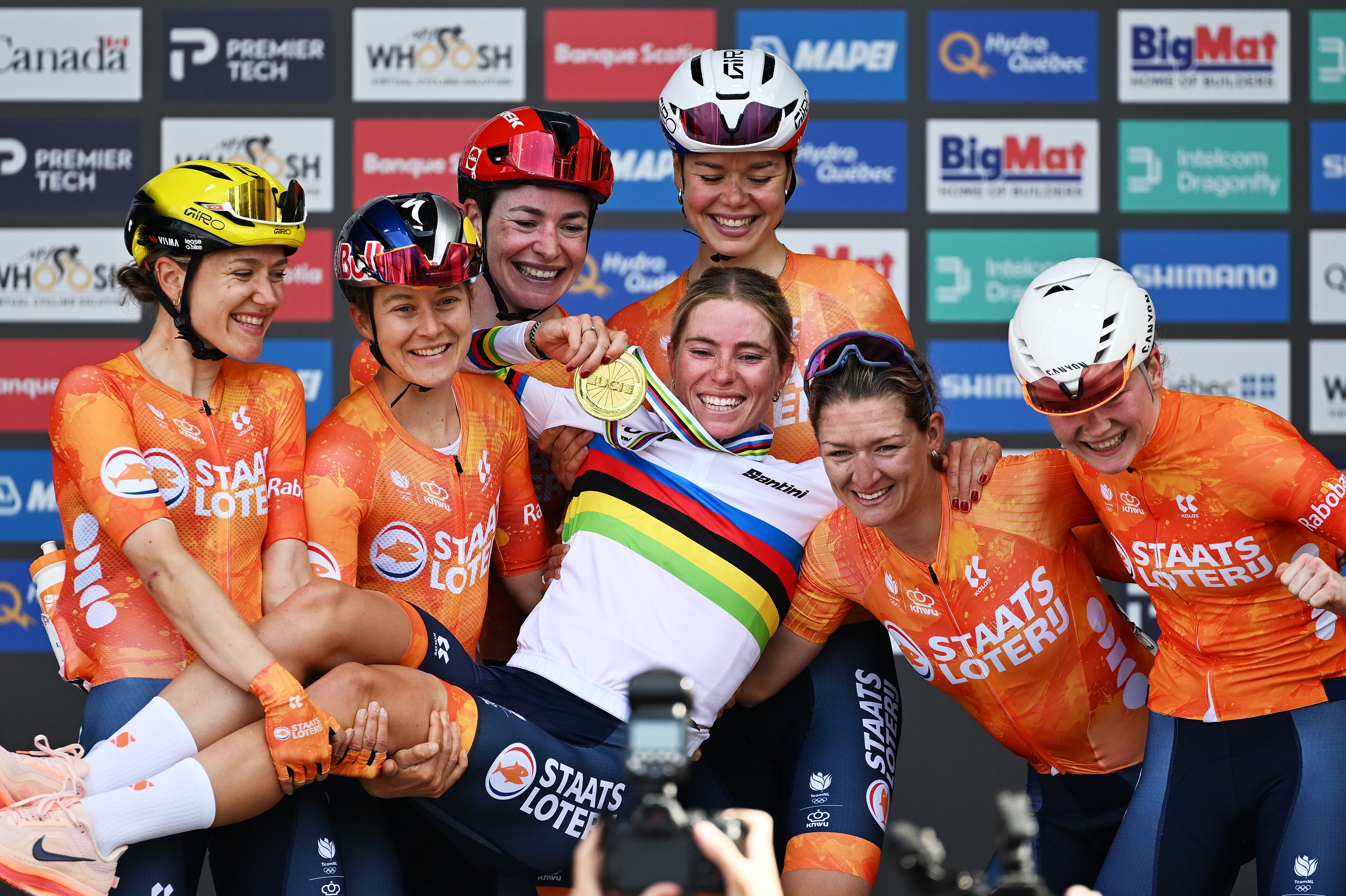 The Dutch riders hold Demi Vollering in her rainbow jersey up on the podium of the 2026 road worlds