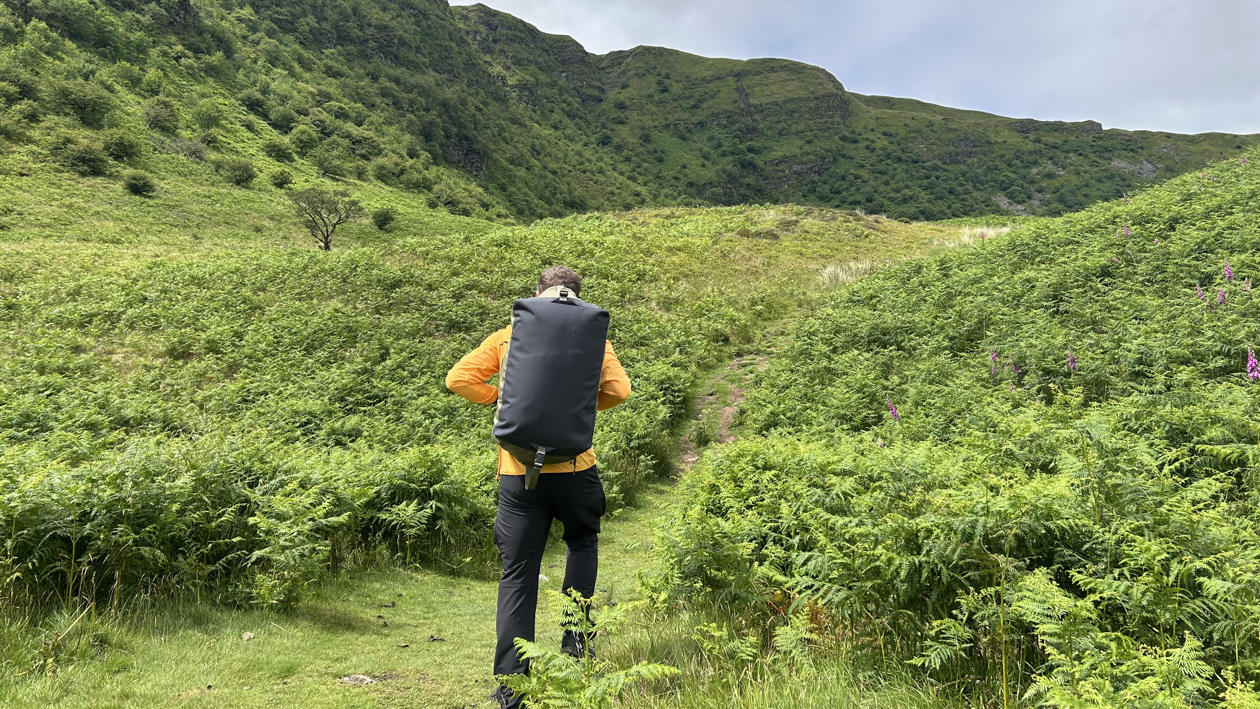 Carrying the Färden Duffel