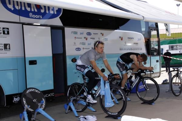 Gerald Ciolek warms up for the time trial
