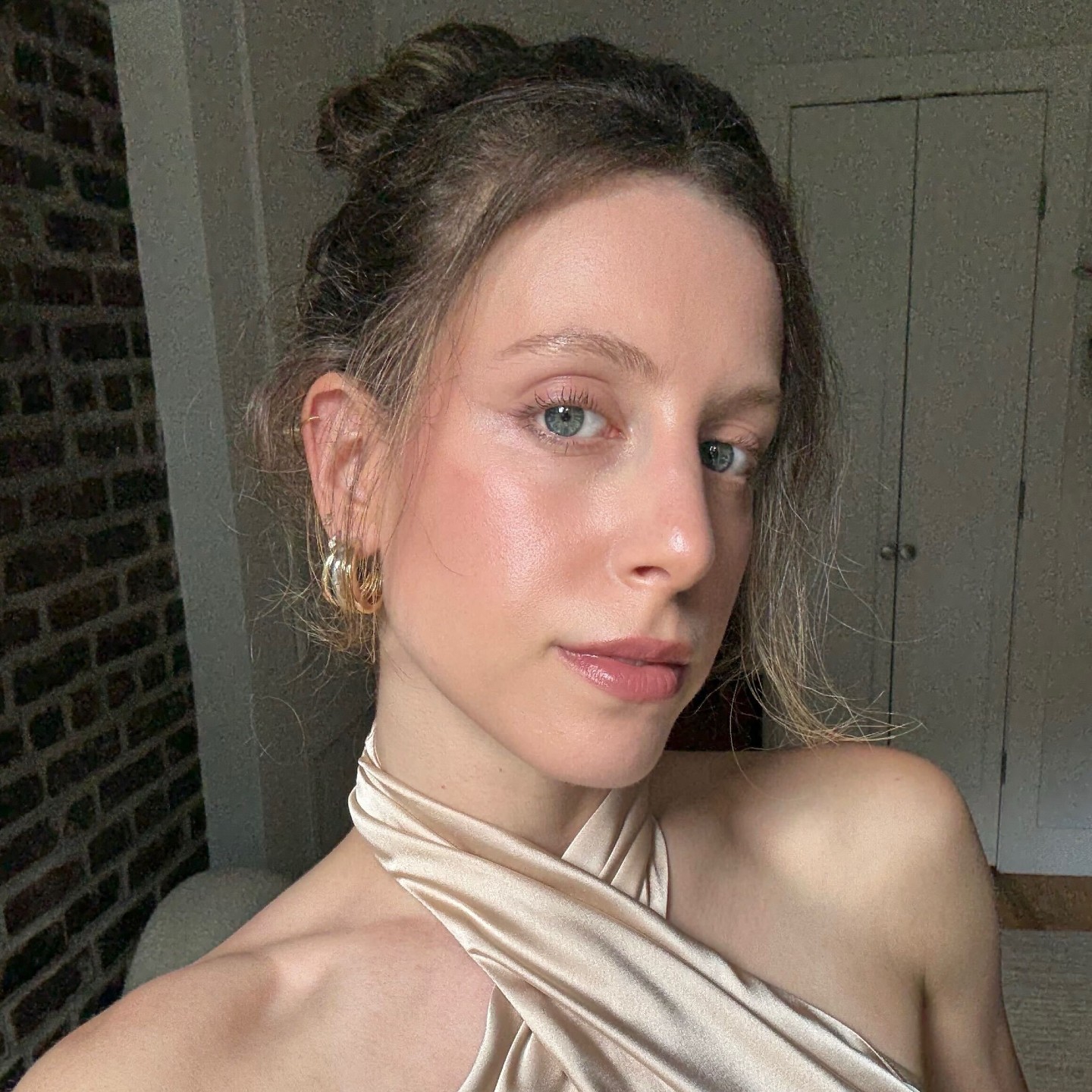 Jamie Schneider testing the new Victoria Beckham Beauty Foundation Drops 