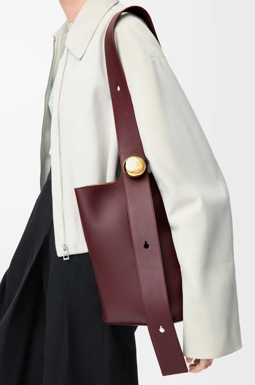 Loewe, Medium Pebble Bucket in Smooth Calfskin