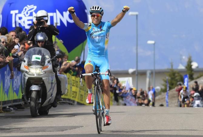 Mikel Landa (Astana) wins at Monte Bondone.