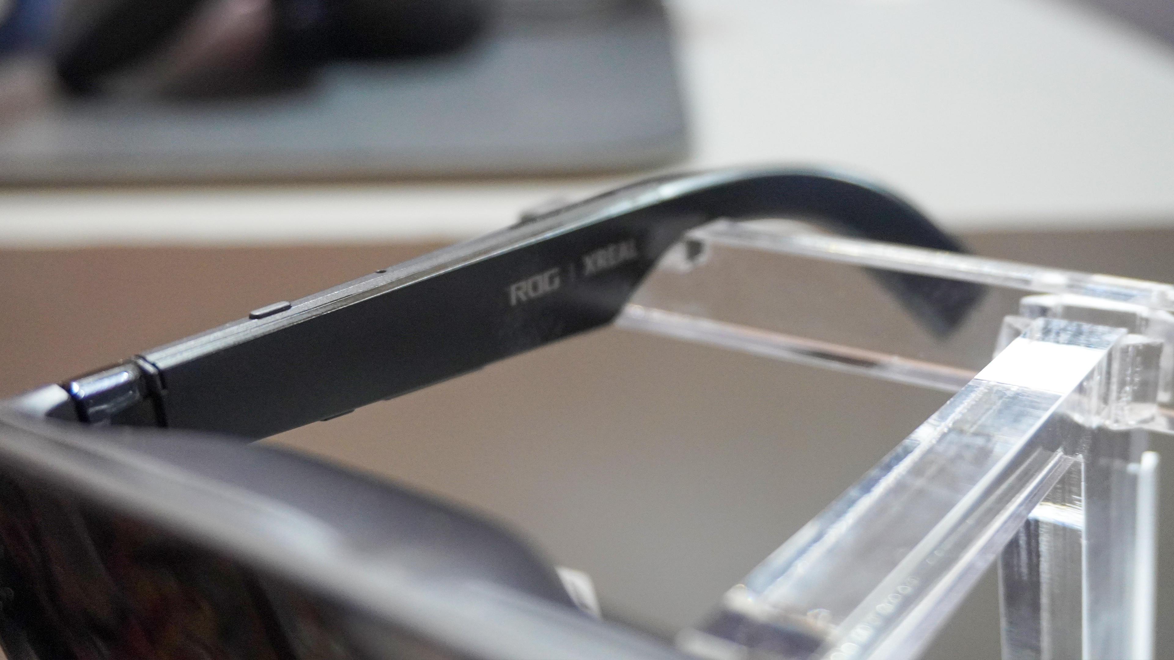 Asus ROG Xreal R1 AR Glasses