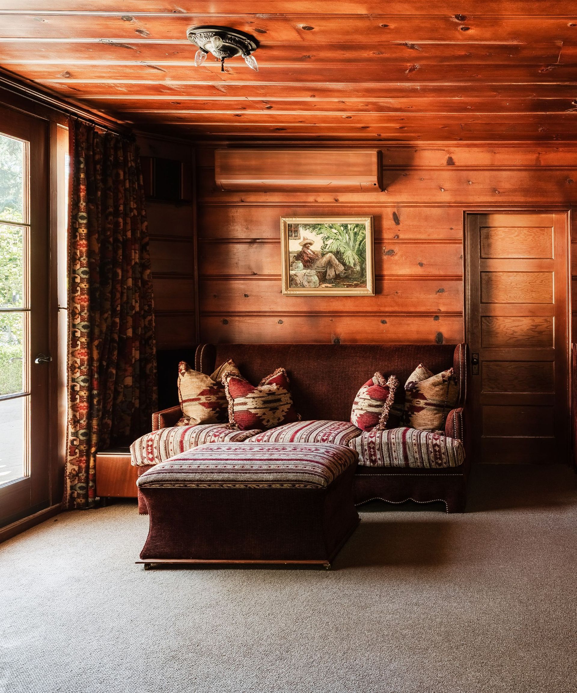 Dennis Morgan's lounge area